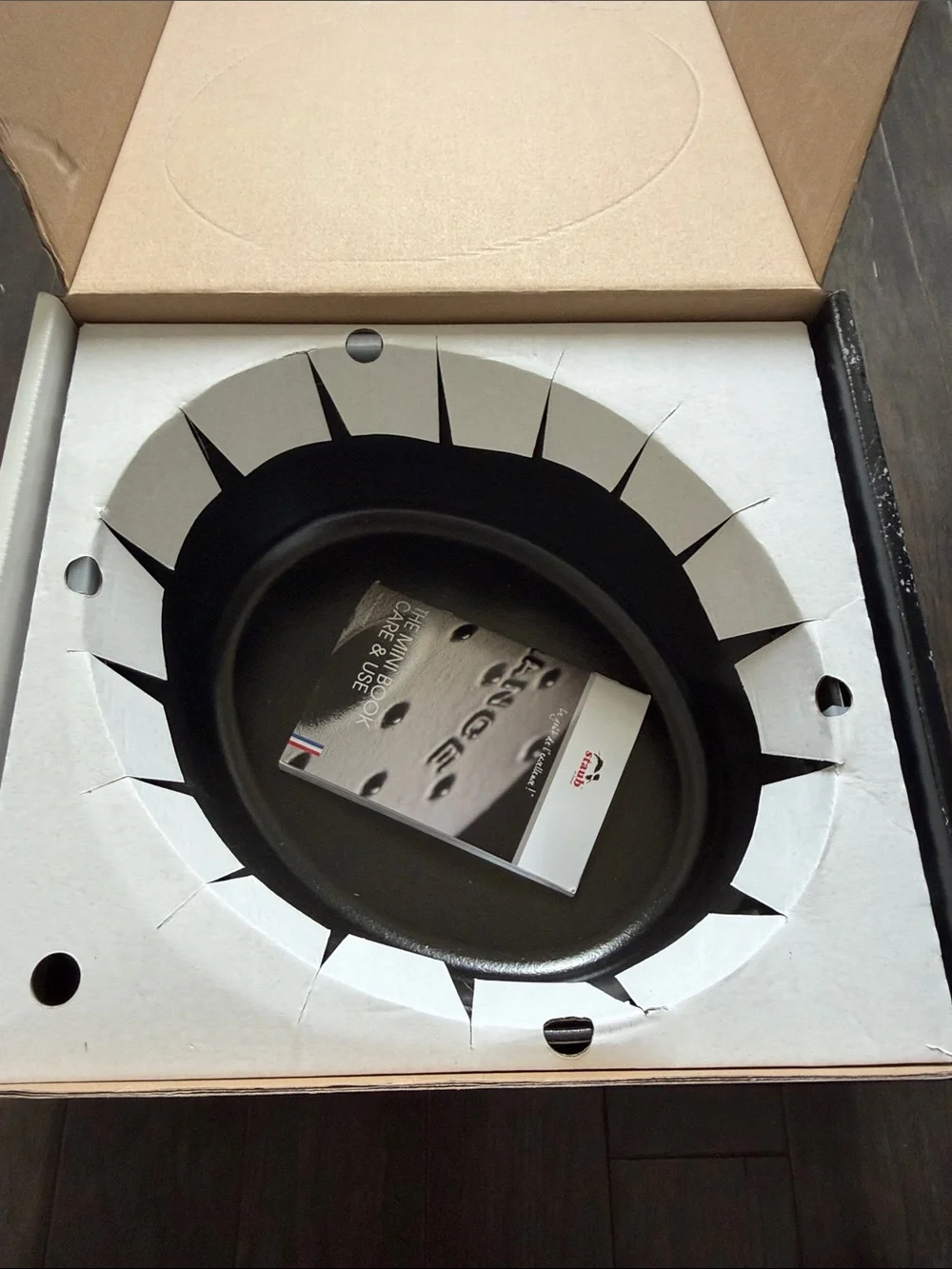Staub Oval Cocotte 31 - 5.75qt White NIB